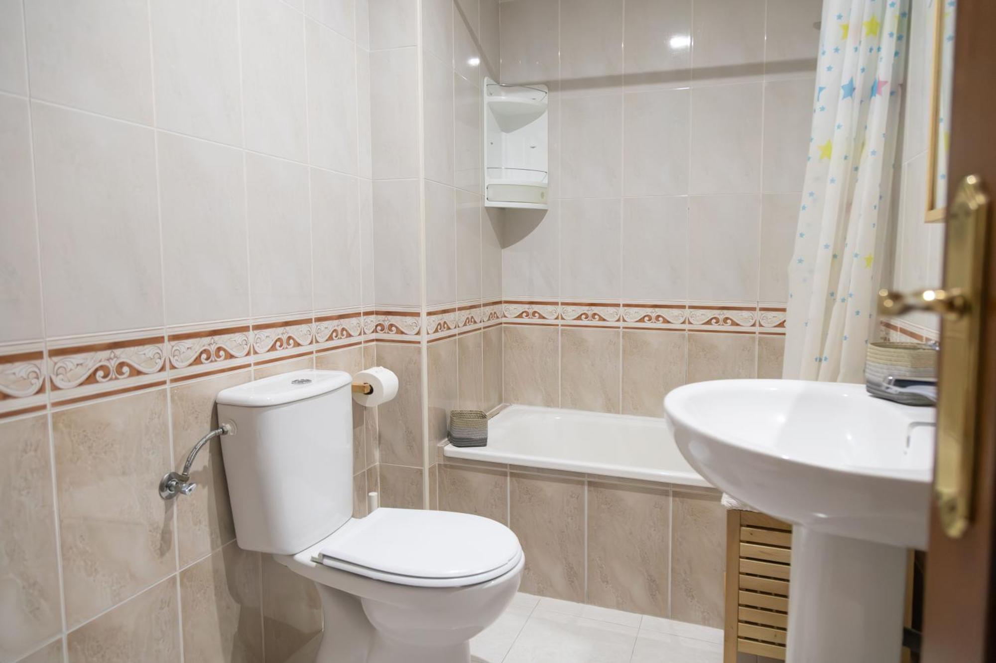 Apartamento Completo, Amplio, Muy Iluminado Y Con Plaza De Garaje Incluida. オ・グローベ エクステリア 写真