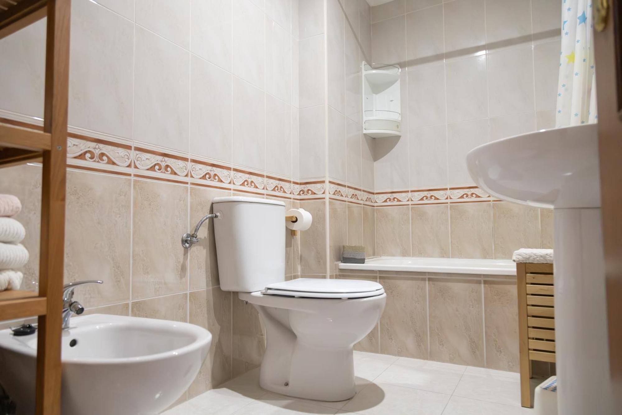 Apartamento Completo, Amplio, Muy Iluminado Y Con Plaza De Garaje Incluida. オ・グローベ エクステリア 写真