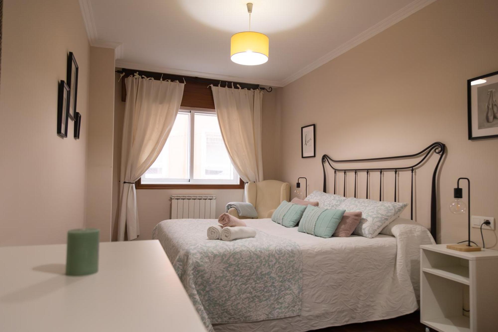 Apartamento Completo, Amplio, Muy Iluminado Y Con Plaza De Garaje Incluida. オ・グローベ エクステリア 写真
