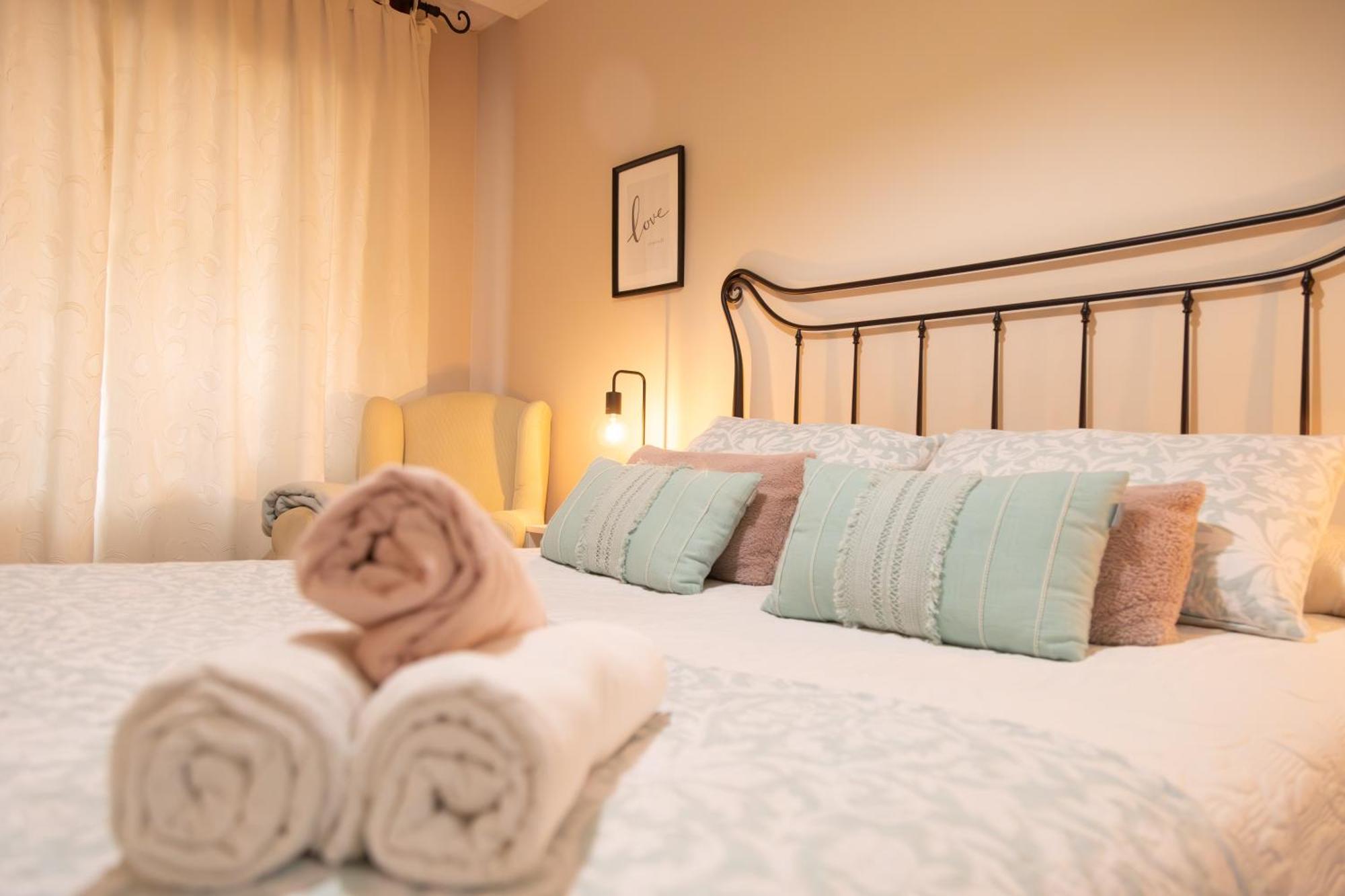 Apartamento Completo, Amplio, Muy Iluminado Y Con Plaza De Garaje Incluida. オ・グローベ エクステリア 写真
