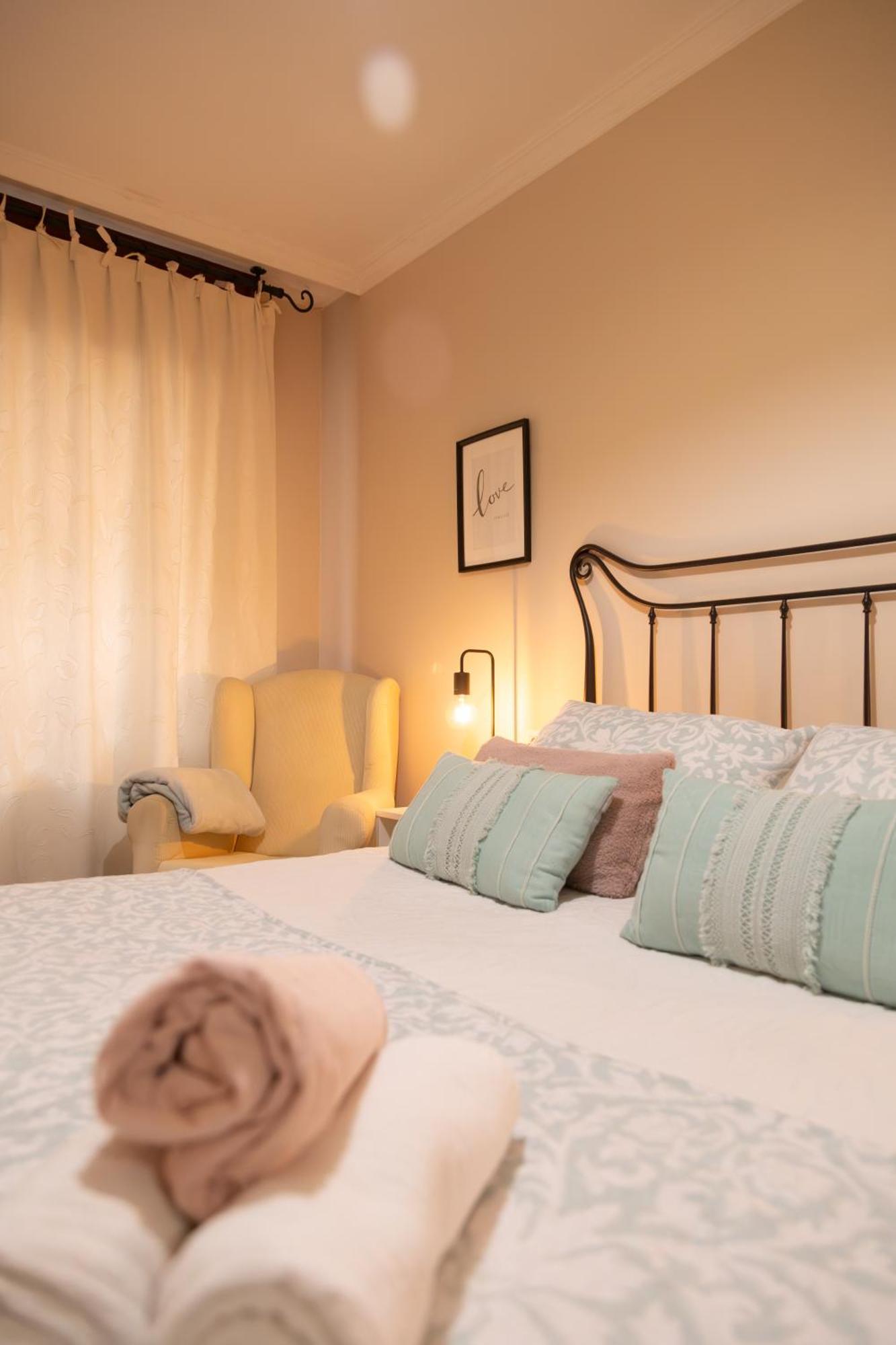 Apartamento Completo, Amplio, Muy Iluminado Y Con Plaza De Garaje Incluida. オ・グローベ エクステリア 写真