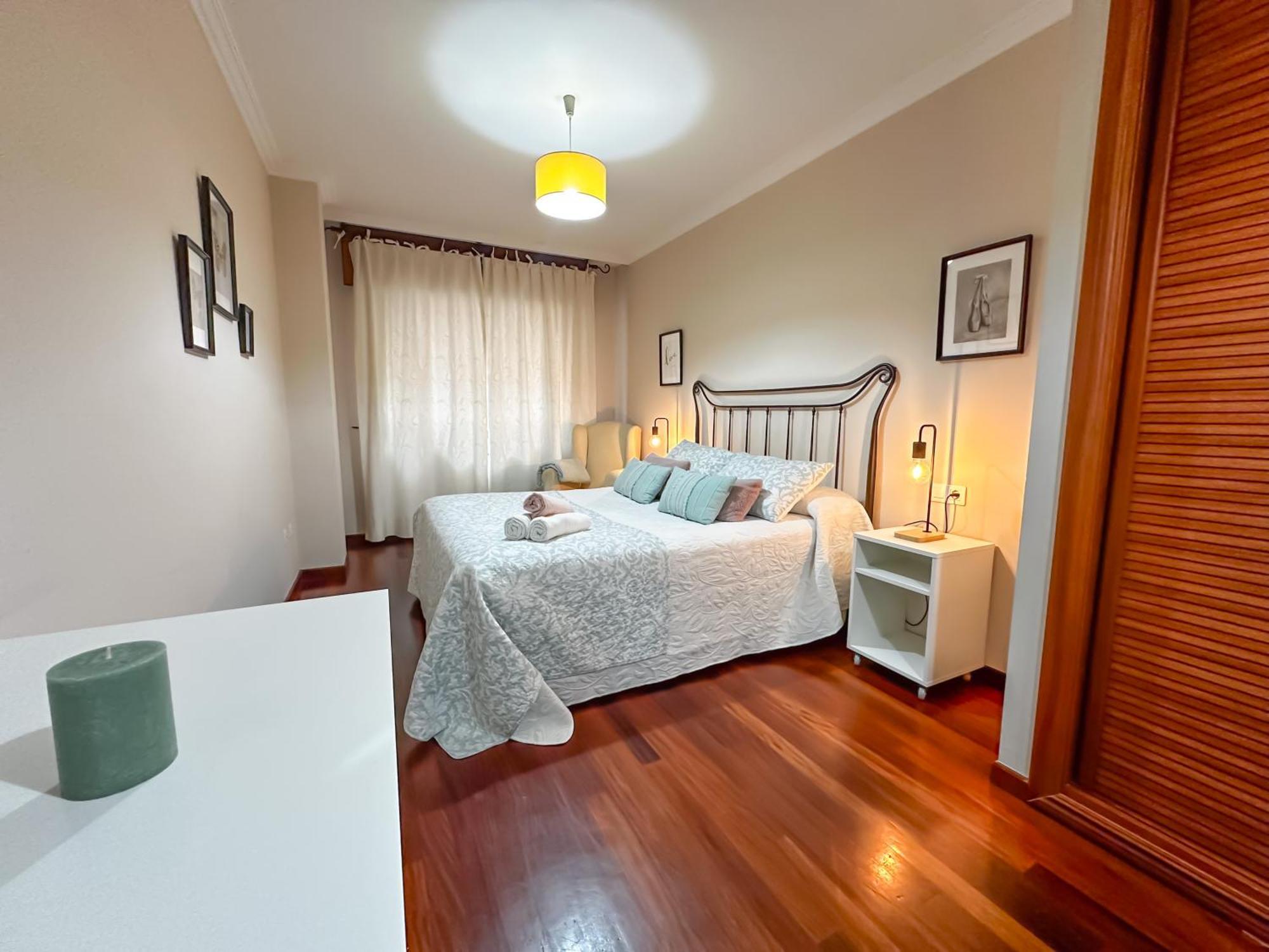 Apartamento Completo, Amplio, Muy Iluminado Y Con Plaza De Garaje Incluida. オ・グローベ エクステリア 写真